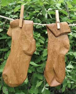 Socken aus Holz geschnitzt